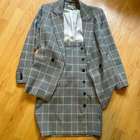 H&M Dresses & Skirts - H&M s plaid suit